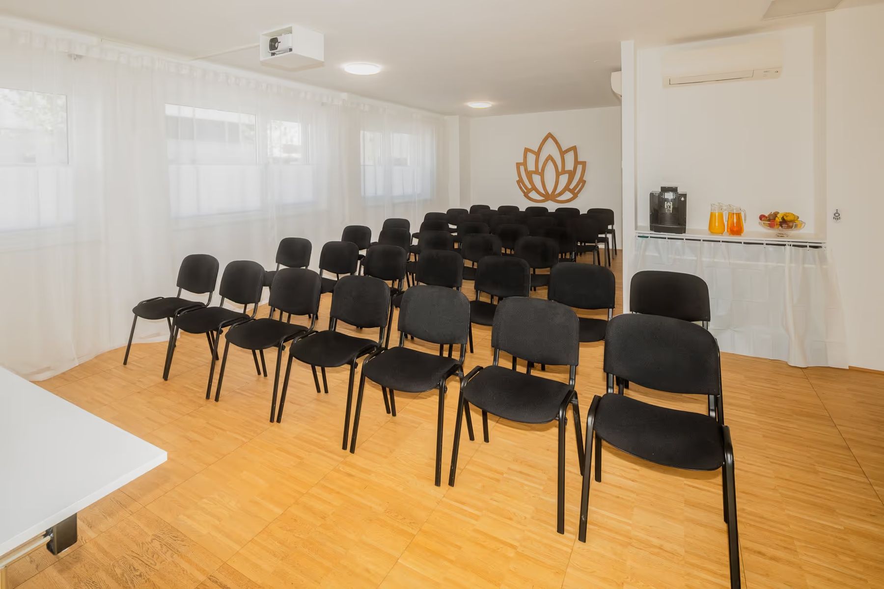 Eventraum in Theaterbestuhlung